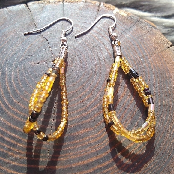 Beaded Gold And Black Tear Drop Earrings - Picture 1 of 4
